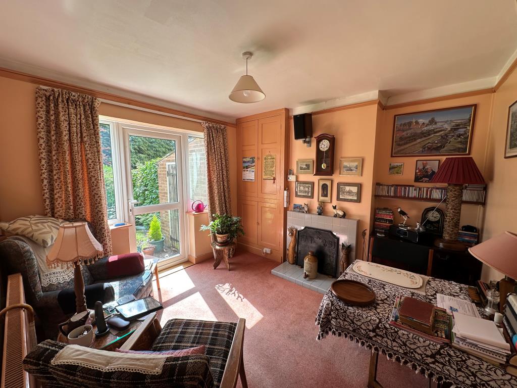 Lot: 165 - SEMI-DETACHED STATUTORY INVESTMENT - Living room